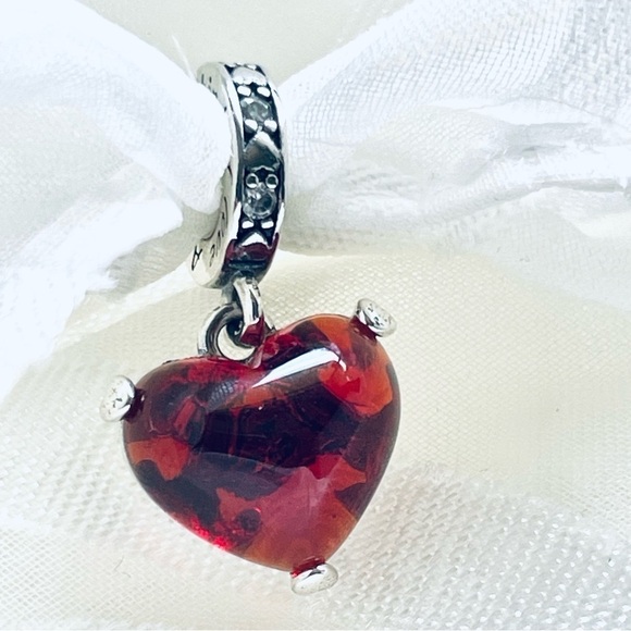 💋 NWOT Mickey & Minnie Mouse Kiss Red Heart Charm ✨ - Picture 2 of 10